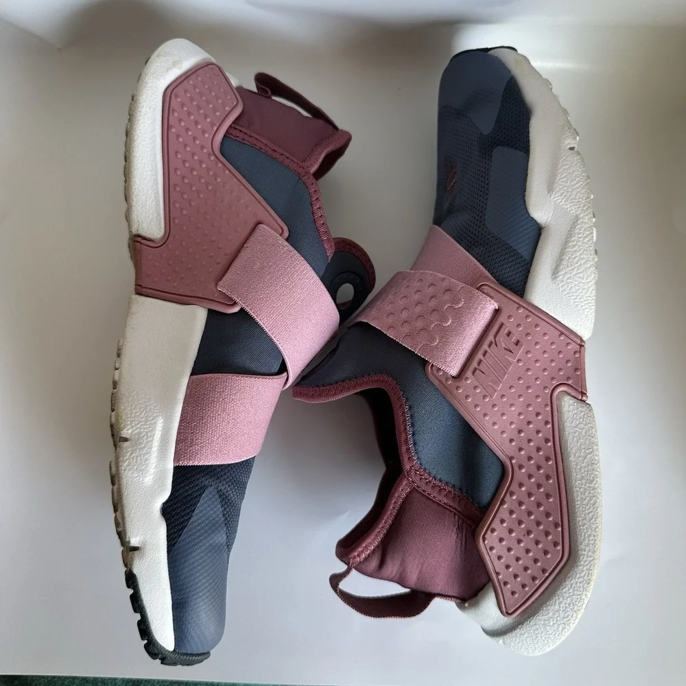 Nike Haurache Girl's 7Y Pink Extreme Athletic Shoes AQ0575-400 Sneakers Women 9